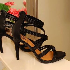 Sexy Strappy Black Heels by Daisy Fuentes